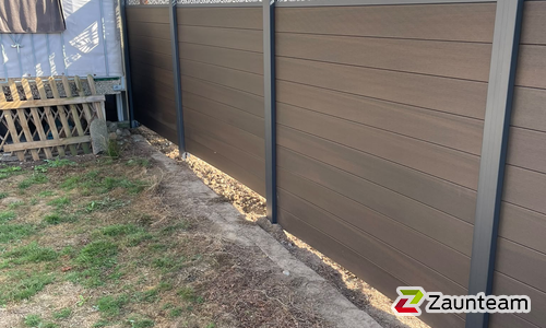 BPC Sichtschutz Nordheim, Aluminiumpfosten 90 x 90 mm einbetoniert wurde in Aarwangen von Zaunteam Mittelland, Bützberg im Jahr 2026 erstellt.