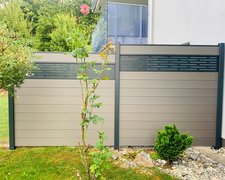  WPC Sichtschutz Discrétion / einbetoniert wurde in Tagelswangen von Zaunteam Neftenbach, Neftenbach im Jahr 2022 erstellt.