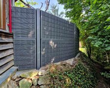 Schallschutzzaun Noistop Steel wurde in Hinwil von Zaunteam Zürich Oberland, Gutenswil im Jahr 2025 erstellt.