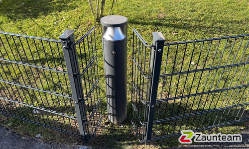 Doppelstabmatten schwer vorverzinkt und anthrazit beschichtet mit Pfosten 60 x 40 mit Abdeckleisten einbetoniert wurde in Arbon von Zaunteam Rheintal, Widnau im Jahr 2025 erstellt.