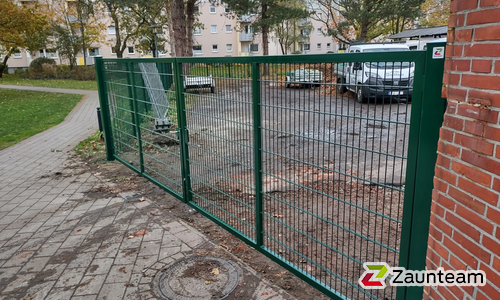 Doppelstabmattentor 2-flüglig wurde in Bremerhaven von Zaunteam Friesische-Wehde, Zetel im Jahr 2023 erstellt.