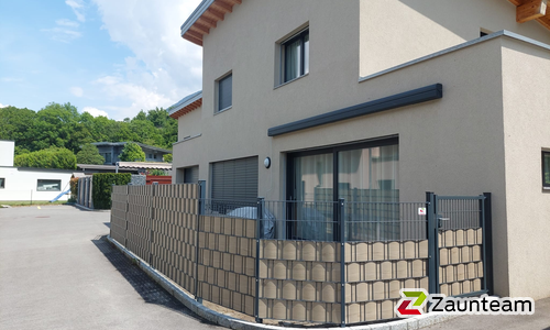 Doppelstabmatten mit Flechtfix diverse wurde in Martigny von Zaunteam Wallis, Niedergesteln im Jahr 2023 erstellt.