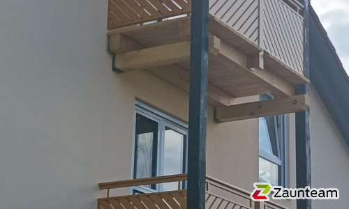 Aluminium Geländer Classic mit Aluminiumpfosten vierkant RAL Standardfarbe Frontmontage wurde in Rheinfelden von Zaunteam Granacher, Lauchringen im Jahr 2025 erstellt.