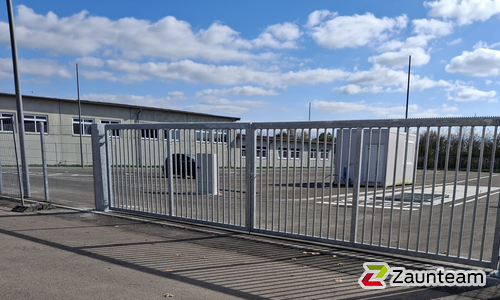 Fluegeltor Metall wurde in Langenau von Zaunteam Ulm, Lonsee im Jahr 2025 erstellt.