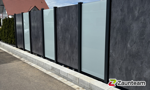 Keramik-Sichtschutz wurde in Asbach Bäumenheim von Zaunteam Schwaben-Nord, Todtenweis im Jahr 2025 erstellt.