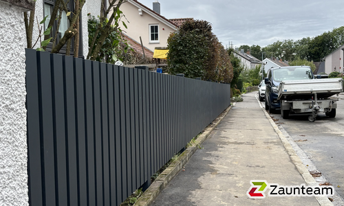 Aluminium Sichtschutz wurde in Derching von Zaunteam Schwaben-Nord, Todtenweis im Jahr 2025 erstellt.