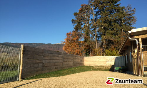 Holz Sichtschutz wurde in Chéserex von Swissclôture Genève, Bellevue im Jahr 2014 erstellt.