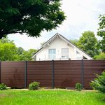 Alu Varioprofil Rhombus 80, Aluminiumpfosten vierkant 85 x 85 mm einbetoniert wurde in Bergdietikon von Zaunteam Zürich, Dietikon im Jahr 2026 erstellt.