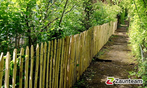 Natur-Staketenzaun aus Kastanie wurde in Tübingen von Zaunteam Fenzhöfe Oberwälden, Oberwälden im Jahr 2026 erstellt.