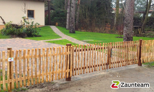 Natur-Staketenzaun aus Kastanie wurde in Pasewalk von Zaunteam Pasewalk, Pasewalk im Jahr 2014 erstellt.