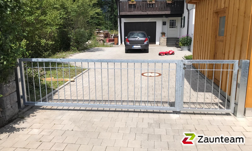 Fluegeltor Metall wurde in Oberstdorf von Zaunteam Allgäu, Bad Hindelang - Unterjoch im Jahr 2019 erstellt.