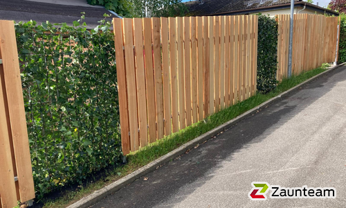Holz Sichtschutz Lugano wurde in Zimmern ob Rottweil von Zaunteam Lkr. Rottweil, Dietingen-Rotenzimmern im Jahr 2026 erstellt.