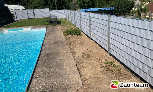 Flechtfix Vario Sichtschutz RAL Standardfarben wurde in Lufingen von Zaunteam Neftenbach, Neftenbach im Jahr 2025 erstellt.