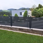 Modern Aluzaun aufgeschraubt wurde in Königswiesen von Zaunteam Unteres-Mühlviertel, Bad Zell im Jahr 2025 erstellt.