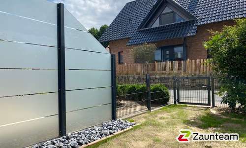 Glas Sichtschutz wurde in Lübbecke von Zaunteam Kischkel, Lübbecke im Jahr 2020 erstellt.