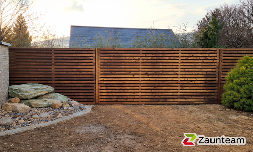 Schallschutzzaun Holz wurde in Flurlingen von Zaunteam Neftenbach, Neftenbach im Jahr 2023 erstellt.