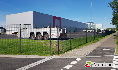 Doppelstabmatten leicht feuerverzinkt und anthrazit beschichtet mit Pfosten 60 x 40 mit Bügel einbetoniert wurde in Leipzig von Zaunteam Leipzig, Leipzig im Jahr 2024 erstellt.