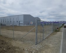 Diagonalgeflecht verzinkt mit Rohrpfosten verzinkt einbetoniert wurde in Villmergen von Zaunteam Aargau, Egliswil im Jahr 2026 erstellt.
