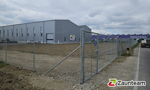 Diagonalgeflecht verzinkt mit Rohrpfosten verzinkt einbetoniert wurde in Villmergen von Zaunteam Aargau, Egliswil im Jahr 2026 erstellt.