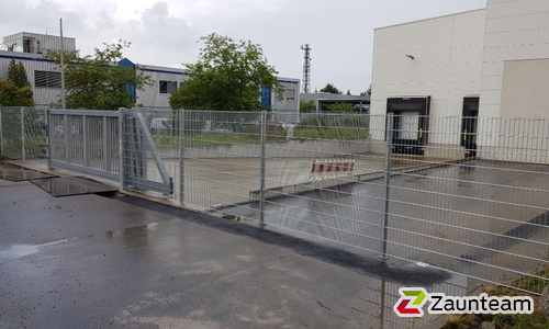 Doppelstabmatten schwer verzinkt mit Pfosten 40x60 verzinkt mit Abdeckleisten einbetoniert wurde in Markkleeberg von Zaunteam Leipzig, Leipzig im Jahr 2021 erstellt.