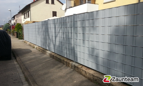 Flechtfix Vario Sichtschutz RAL Standardfarben wurde in Vaihingen/Kleinglattbach von Zaunteam Neckar-Enz, Sachsenheim im Jahr 2017 erstellt.