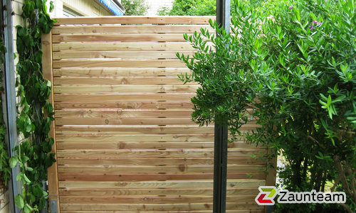 Holz Sichtschutz wurde in Frauenfeld von Zaunteam Thurgau AG, Felben im Jahr 2015 erstellt.