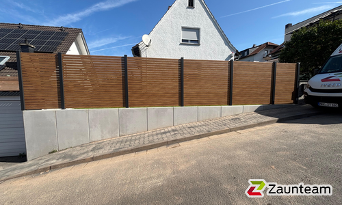 System Alu Sichtschutz, Rhombus mit Alupfosten mit Fussplatte wurde in Langenselbold von Zaunteam Main-Kinzig, Langenselbold im Jahr 2025 erstellt.