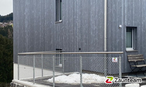 Diagonalgeflecht verzinkt mit Rohrpfosten verzinkt in Aussparung (CH) wurde in St. Georgen SG von Zaunteam Appenzellerland, Wasserauen im Jahr 2025 erstellt.