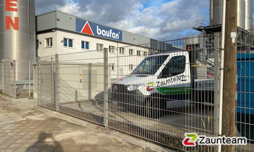 Doppelstabmatten schwer Standardfarbe mit Pfosten 40x60 Standardfarbe mit Abdeckleisten einbetoniert wurde in Leipzig von Zaunteam Leipzig, Leipzig im Jahr 2020 erstellt.