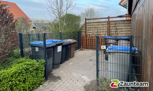 Doppelstabmatten schwer feuerverzinkt und anthrazit beschichtet mit Pfosten 60 x 40 mit Bügel einbetoniert wurde in Lübeck von Zaunteam Südostholstein, Högersdorf im Jahr 2026 erstellt.