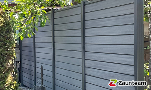 BPC Sichtschutz Eldrum Aluminiumpfosten 70 x 70 mm einbetoniert wurde in Granges von Zaunteam Wallis, Niedergesteln im Jahr 2026 erstellt.