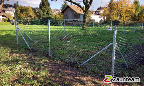 Ballfangzaun Diagonalgeflecht wurde in Seengen von Zaunteam Aargau AG, Egliswil im Jahr 2015 erstellt.