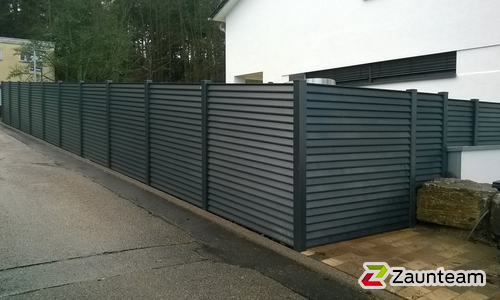 Aluminium Sichtschutz wurde in Huchenfeld von Zaunteam Pforzheim, Neuhausen im Jahr 2016 erstellt.