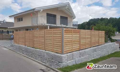 Holz Sichtschutz wurde in Hergiswil b. Willisau von Zaunteam Willimann AG, Eich im Jahr 2020 erstellt.