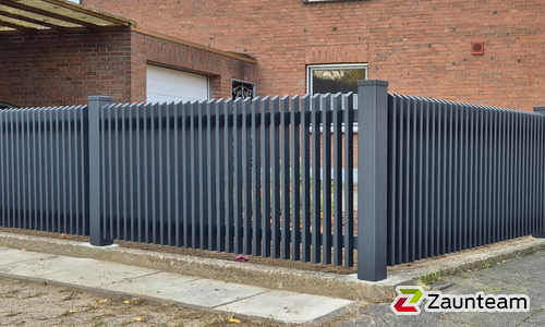 Staketen Aluzaun aufgeschraubt wurde in Wesel von Zaunteam Hohe Mark, Hamminkeln im Jahr 2025 erstellt.