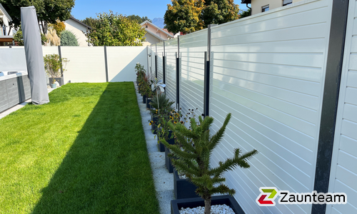Aluminium Sichtschutz wurde in Mäder von Zaunteam Vorarlberg, Dornbirn im Jahr 2022 erstellt.