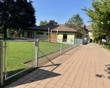 Diagonalgeflecht verzinkt mit Rohrpfosten verzinkt einbetoniert wurde in Embrach von Zaunteam Neftenbach, Neftenbach im Jahr 2025 erstellt.