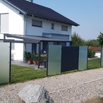 Glas Sichtschutz wurde in Bergfelden von Zaunteam Lkr. Rottweil, Dietingen-Rotenzimmern im Jahr 2026 erstellt.