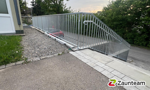 Staketengeländer mit Handlauf wurde in Pfullendorf von Zaunteam Obere Donau-Bodensee, Sauldorf-Krumbach im Jahr 2025 erstellt.