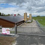 Knotengitter Torus, engmaschig mit Rohrpfosten verzinkt einbetoniert wurde in Wittenbach von Zaunteam Appenzellerland, Wasserauen im Jahr 2025 erstellt.