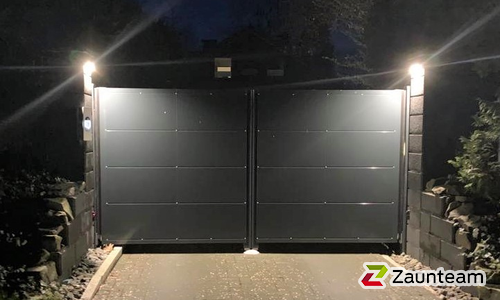 Aluminium Sichtschutztor 2-flüglig wurde in Ovelgönne von Zaunteam Friesische-Wehde, Zetel im Jahr 2021 erstellt.