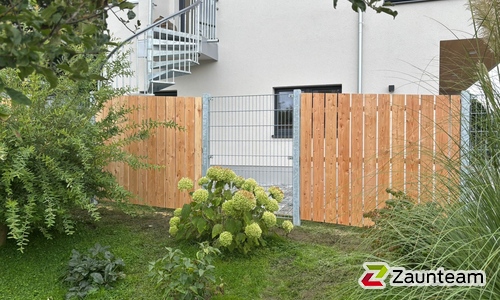 Holz Sichtschutz wurde in Götzis von Zaunteam Vorarlberg, Dornbirn im Jahr 2025 erstellt.