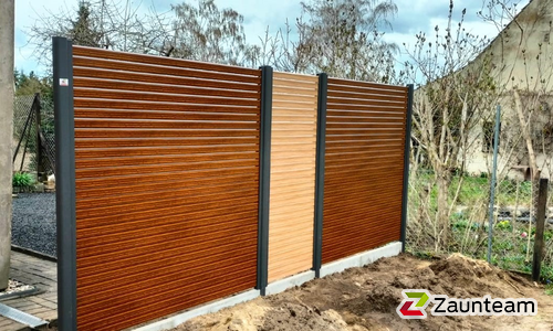 Alu Varioprofil Rhombus 80, Aluminiumpfosten vierkant 85 x 85 mm einbetoniert wurde in Coswig von Zaunteam Fläming, Coswig im Jahr 2022 erstellt.