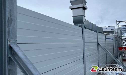 Schallschutzzaun aus Aluminium wurde in Appenzell von Zaunteam Appenzellerland, Wasserauen im Jahr 2024 erstellt.