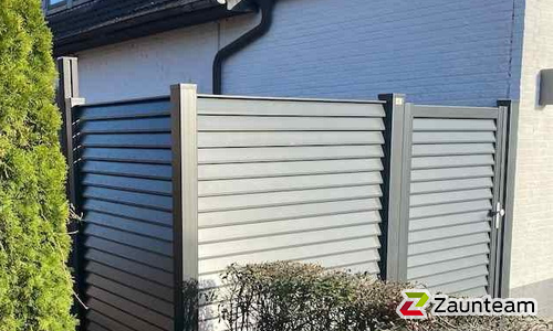 Aluminium Sichtschutztor 1-flüglig wurde in Cloppenburg von Zaunteam Emsland, Rastdorf im Jahr 2022 erstellt.