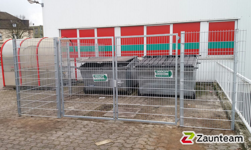 Doppelstabmatten schwer verzinkt mit Pfosten 40x60 verzinkt mit Abdeckleisten einbetoniert wurde in Duisburg von Zaunteam Hohe Mark, Hamminkeln im Jahr 2016 erstellt.