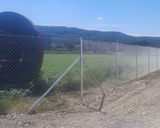 Diagonalgeflecht verzinkt mit Rohrpfosten verzinkt einbetoniert wurde in Birr von Zaunteam Aargau, Egliswil im Jahr 2025 erstellt.