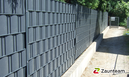 Flechtfix Professional Sichtschutz bedruckt wurde in Riesa von Zaunteam Mittelsachsen, Roßwein im Jahr 2015 erstellt.