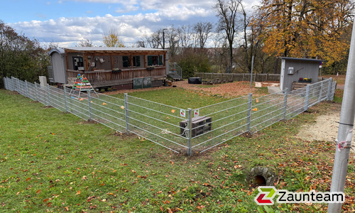 Doppelstabmatten schwer verzinkt mit Pfosten 40x60 verzinkt mit Abdeckleisten einbetoniert wurde in Herbrechtingen Bolheim  von Zaunteam Ulm, Lonsee im Jahr 2025 erstellt.