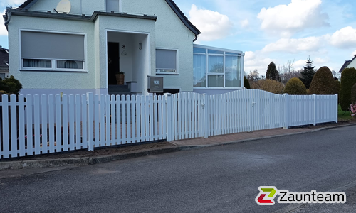 Vinylzaun Galant Dublin wurde in Dessau-Rosslau von Zaunteam Fläming, Coswig im Jahr 2026 erstellt.